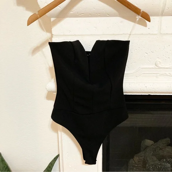 NWT Black Strapless Bodysuit Plunging Deep V Blue Blush Haute 2 Wear Size XS - Picture 2 of 9